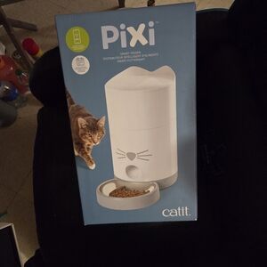 Pixi White Cat Feeder Bowl